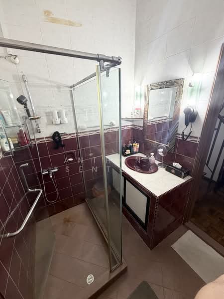71 Bedok Ria Crescent, 71 Bedok Ria Crescent, Room Rental, 150 sqft, Semi-Detached House For Rent, by Anthony Sentosa, 500146918 - Bathroom - PropertyGuru.com.sg