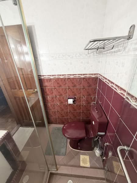 71 Bedok Ria Crescent, 71 Bedok Ria Crescent, Room Rental, 150 sqft, Semi-Detached House For Rent, by Anthony Sentosa, 500146918 - Bathroom - PropertyGuru.com.sg