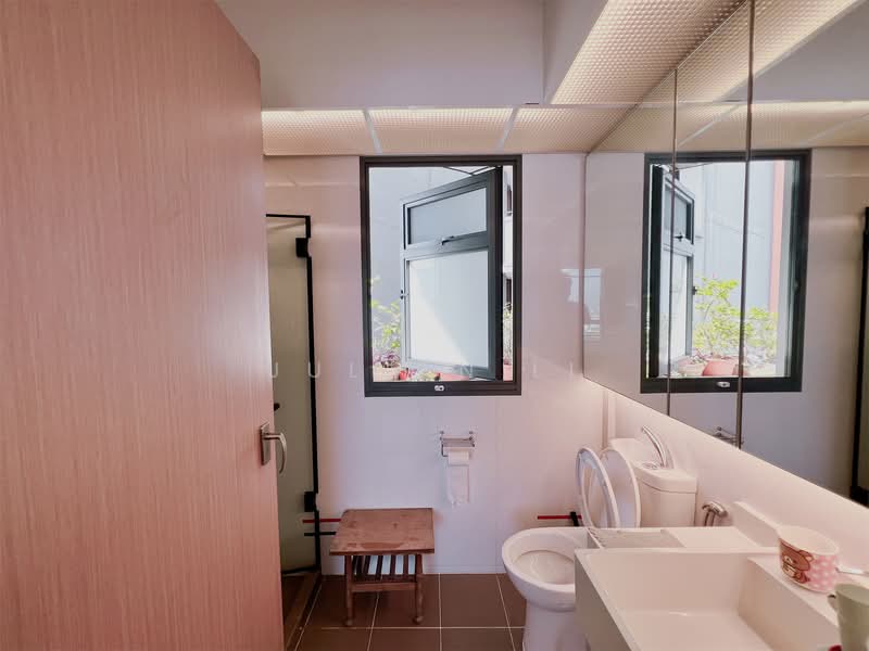 445A Clementi Avenue 3, 445A Clementi Avenue 3, 3 Bedrooms, 1,001 sqft, HDB Flat For Sale, by Julian Li, 500146921 - Bathroom - PropertyGuru.com.sg
