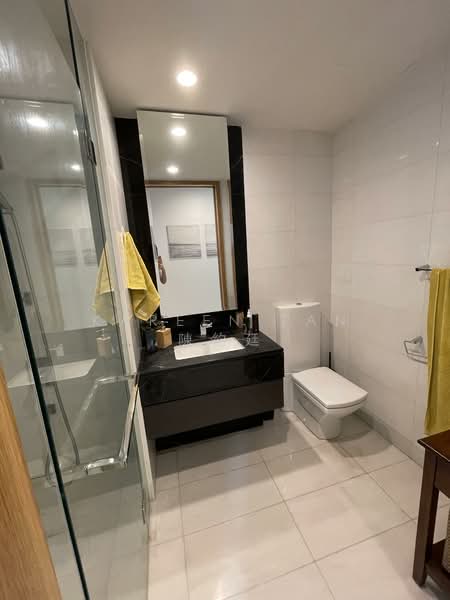 Concourse Skyline, 300 Beach Road, 2 Bedrooms, 1,087 sqft, Condominium For Rent, by Kareen Tan 陳約廷, 500146937 - Bathroom - PropertyGuru.com.sg