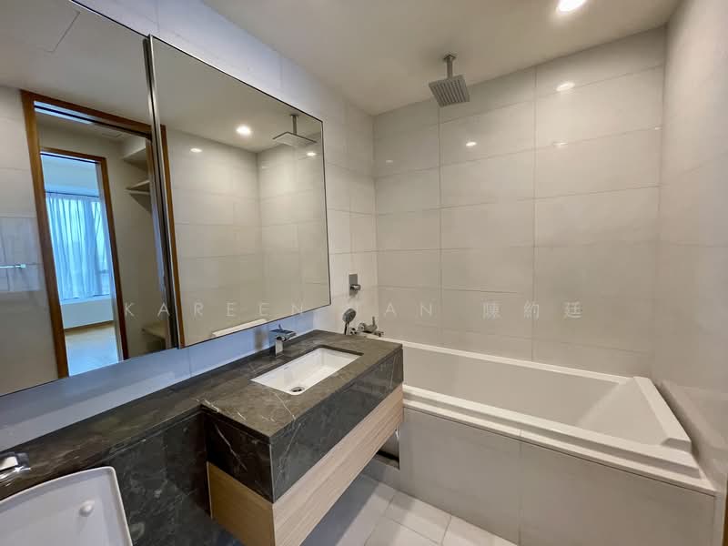 Concourse Skyline, 300 Beach Road, 2 Bedrooms, 1,087 sqft, Condominium For Rent, by Kareen Tan 陳約廷, 500146937 - Bathroom - PropertyGuru.com.sg