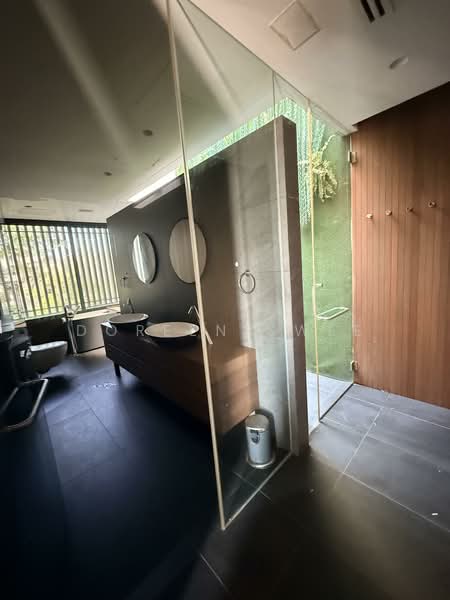 Ocean 8, Ocean Drive, 5 Bedrooms, 4,500 sqft, Corner Terrace For Sale, by Doreen Swee, 500146964 - Bathroom - PropertyGuru.com.sg