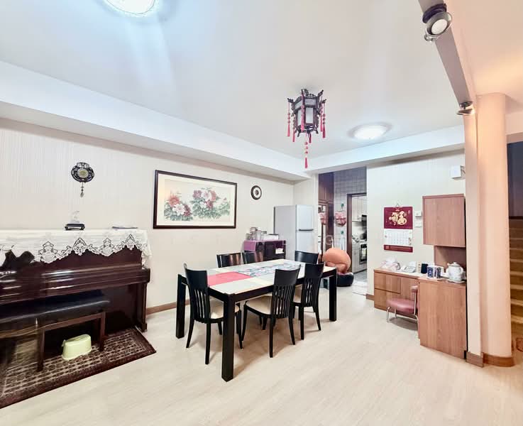 Nim Gardens, 71 Nim Road, 3 Bedrooms, 2,217 sqft, Condominium For Sale, by Qristine Goh, 500146974 - Dining Room - PropertyGuru.com.sg