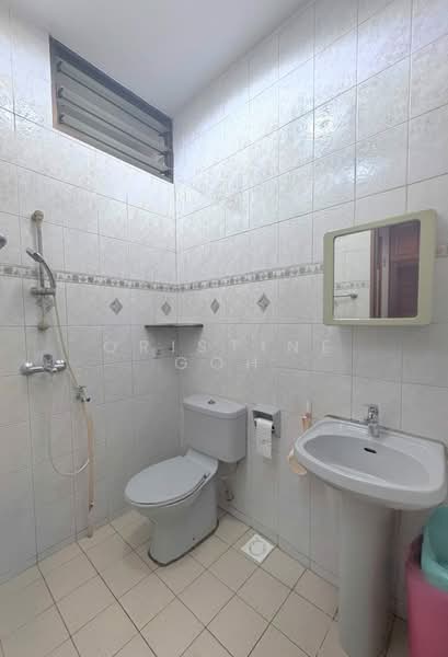 Nim Gardens, 71 Nim Road, 3 Bedrooms, 2,217 sqft, Condominium For Sale, by Qristine Goh, 500146974 - Bathroom - PropertyGuru.com.sg