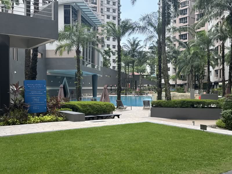 The Florida, 76 Hougang Avenue 7, 3 Bedrooms, 1,300 sqft, Condominium For Rent, by Michael Koh, 500146977 - Pool - PropertyGuru.com.sg