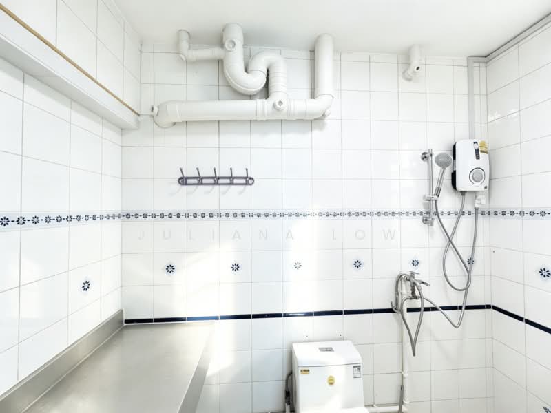 467B Admiralty Drive, 467B Admiralty Drive, 3 Bedrooms, 1,261 sqft, HDB Flat For Rent, by Juliana Low, 500146979 - Bathroom - PropertyGuru.com.sg