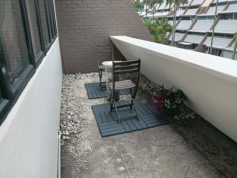 Lakepoint Condo, 2 Lakepoint Drive, Room Rental, 150 sqft, Condominium For Rent, by Flossie Chang, 500146982 - Balcony - PropertyGuru.com.sg
