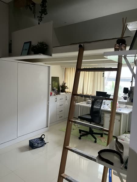 Lakepoint Condo, 2 Lakepoint Drive, Room Rental, 150 sqft, Condominium For Rent, by Flossie Chang, 500146982 - Study - PropertyGuru.com.sg