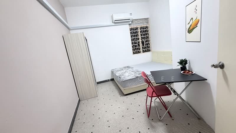8 Taman Mas Merah, 8 Taman mas merah, 7 Bedrooms, 200 sqft, Terraced House For Rent, by Mar Inn Chee, 500146983 - Bedroom - PropertyGuru.com.sg