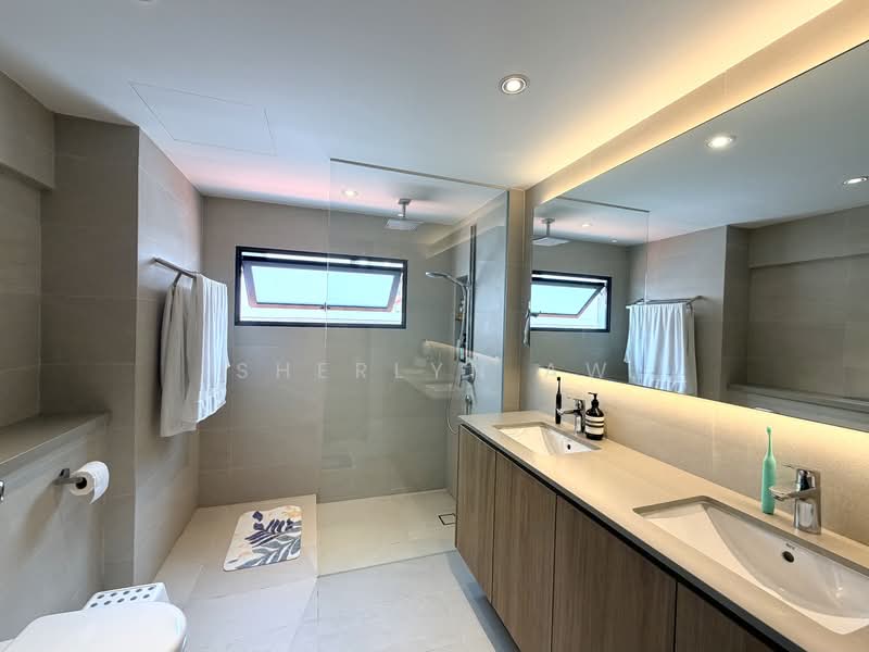 Serangoon Gardens Semi D, , 5 Bedrooms, 3,800 sqft, Semi-Detached House For Sale, by Sherlyn Aw, 500146987 - Bathroom - PropertyGuru.com.sg