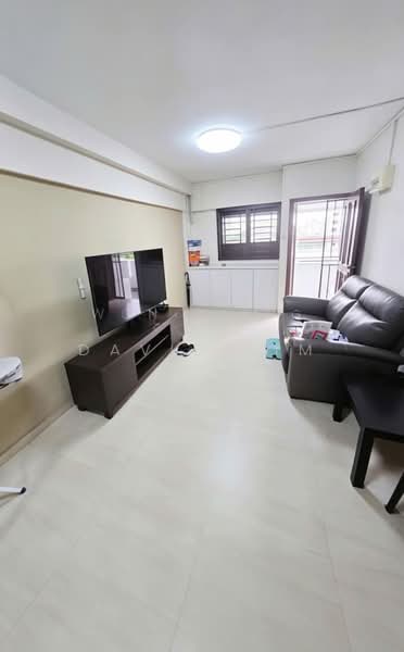 319 Ang Mo Kio Avenue 1, 319 Ang Mo Kio Avenue 1, 3 Bedrooms, 721 sqft, HDB Flat For Rent, by David Lim, 500146992 - Living Room - PropertyGuru.com.sg