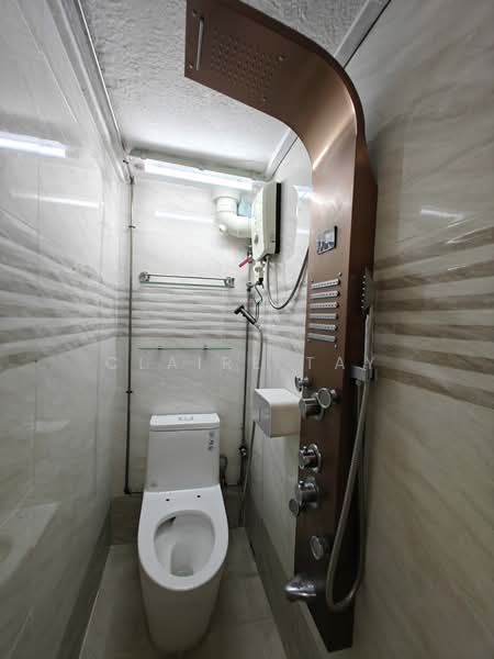 13 Holland Drive, 13 Holland Drive, 3 Bedrooms, 947 sqft, HDB Flat For Rent, by Claire Tay, 500146996 - Bathroom - PropertyGuru.com.sg