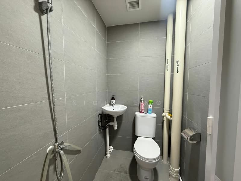 CT Foodchain, 200 Pandan Loop, 1,787 sqft, Factory / Workshop (B2) For Sale, by Nigel Eng, 500147005 - Bathroom - CommercialGuru.com.sg