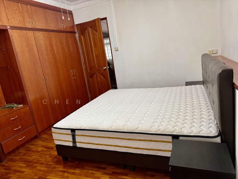 358 Tampines Street 33, 358 Tampines Street 33, 3 Bedrooms, 1,152 sqft, HDB Flat For Rent, by Chen Kwee Fong, 500147025 - Master’s king bedset & 2 side tables - PropertyGuru.com.sg