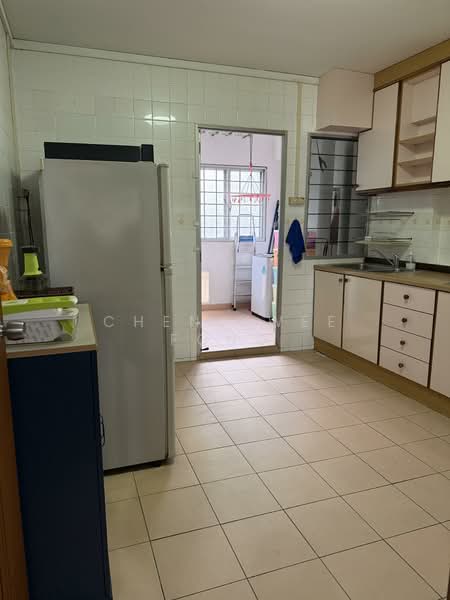 358 Tampines Street 33, 358 Tampines Street 33, 3 Bedrooms, 1,152 sqft, HDB Flat For Rent, by Chen Kwee Fong, 500147025 - Kitchen & laundry yard - PropertyGuru.com.sg