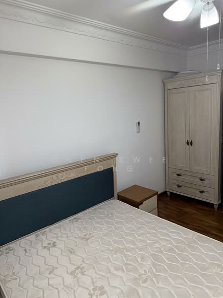 358 Tampines Street 33, 358 Tampines Street 33, 3 Bedrooms, 1,152 sqft, HDB Flat For Rent, by Chen Kwee Fong, 500147025 - Common bedroom 2-queen bedset & closet - PropertyGuru.com.sg