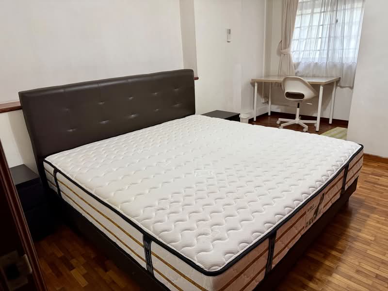 358 Tampines Street 33, 358 Tampines Street 33, 3 Bedrooms, 1,152 sqft, HDB Flat For Rent, by Chen Kwee Fong, 500147025 - Master bdrm king bedset & writing table - PropertyGuru.com.sg