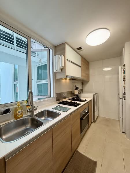 Parc Emily, 5 Mount Emily Road, 2 Bedrooms, 1,001 sqft, Condominium For Sale, by Lynn Er, 500147042 - Kitchen - PropertyGuru.com.sg