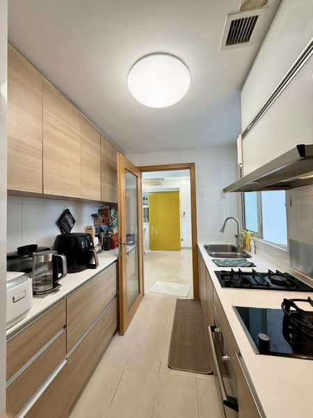 Parc Emily, 5 Mount Emily Road, 2 Bedrooms, 1,001 sqft, Condominium For Sale, by Lynn Er, 500147042 - Kitchen - PropertyGuru.com.sg