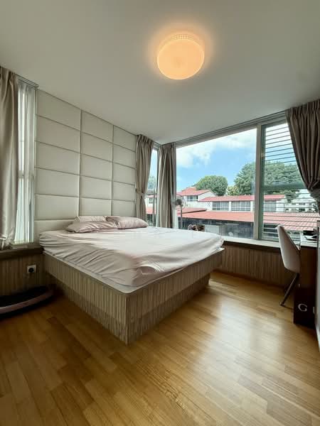 Parc Emily, 5 Mount Emily Road, 2 Bedrooms, 1,001 sqft, Condominium For Sale, by Lynn Er, 500147042 - Bedroom - PropertyGuru.com.sg
