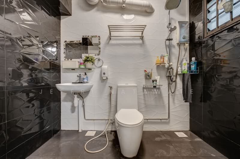 116C Rivervale Drive, 116C Rivervale Drive, 3 Bedrooms, 1,023 sqft, HDB Flat For Sale, by Jeffri Natawate, 500147063 - Bathroom - PropertyGuru.com.sg