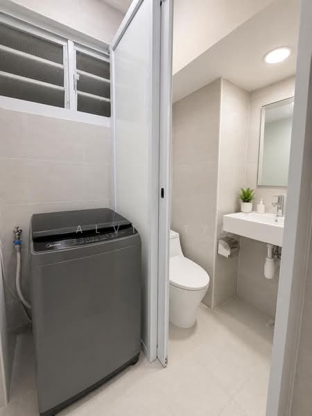 228 Tampines Street 23, 228 Tampines Street 23, 3 Bedrooms, 1,033 sqft, HDB Flat For Sale, by Alvin Tyh, 500147072 - Bathroom - PropertyGuru.com.sg