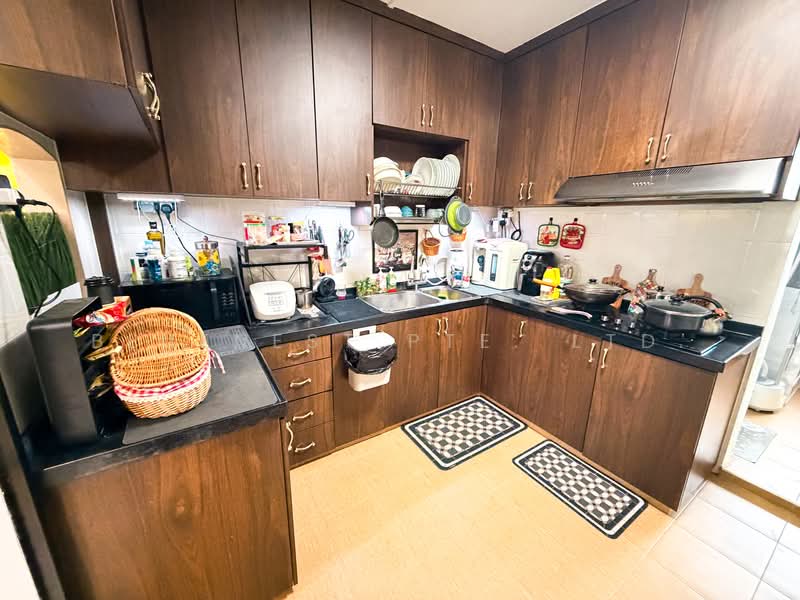150 Jalan Teck Whye, 150 Jalan Teck Whye, 3 Bedrooms, 1,076 sqft, HDB Flat For Sale, by KENNETH CHUA, 500147079 - Kitchen - PropertyGuru.com.sg