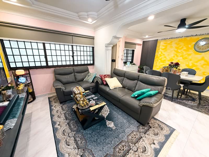 150 Jalan Teck Whye, 150 Jalan Teck Whye, 3 Bedrooms, 1,076 sqft, HDB Flat For Sale, by KENNETH CHUA, 500147079 - Living Room - PropertyGuru.com.sg