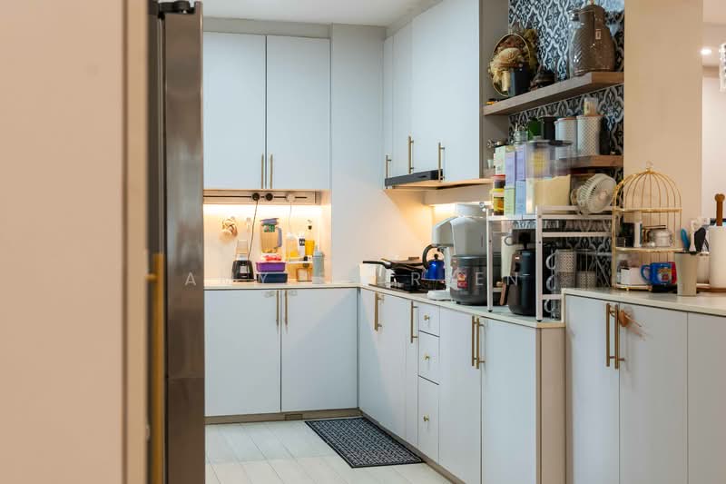 724 Tampines Street 71, 724 Tampines Street 71, 3 Bedrooms, 1,345 sqft, HDB Flat For Sale, by Amy Syireen, 500147093 - Kitchen - PropertyGuru.com.sg