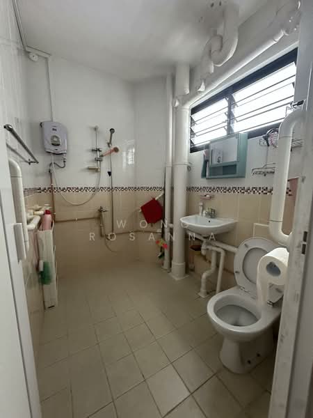 940 Jurong West Street 91, 940 Jurong West Street 91, Room Rental, 100 sqft, HDB Flat For Rent, by Wong Rosanna, 500147123 - Bathroom - PropertyGuru.com.sg