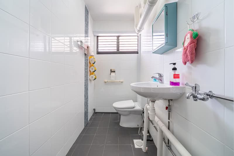 161 Yishun Street 11, 161 Yishun Street 11, 3 Bedrooms, 1,065 sqft, HDB Flat For Sale, by Seng Huat Kee 纪成发, 500147141 - Bathroom - PropertyGuru.com.sg