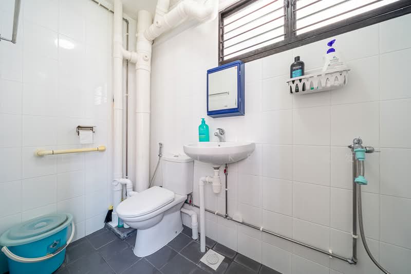 161 Yishun Street 11, 161 Yishun Street 11, 3 Bedrooms, 1,065 sqft, HDB Flat For Sale, by Seng Huat Kee 纪成发, 500147141 - Bathroom - PropertyGuru.com.sg