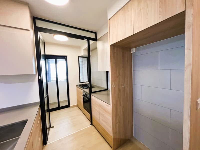 311C Clementi Avenue 4, 311C Clementi Avenue 4, 2 Bedrooms, 1,130 sqft, HDB Flat For Rent, by Ben Lau, 500147157 - Kitchen with Service Balcony - PropertyGuru.com.sg