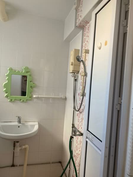 107 Bukit Purmei Road, 107 Bukit Purmei Road, 3 Bedrooms, 1,108 sqft, HDB Flat For Rent, by JOREEN LIM, 500147158 - Bathroom - PropertyGuru.com.sg