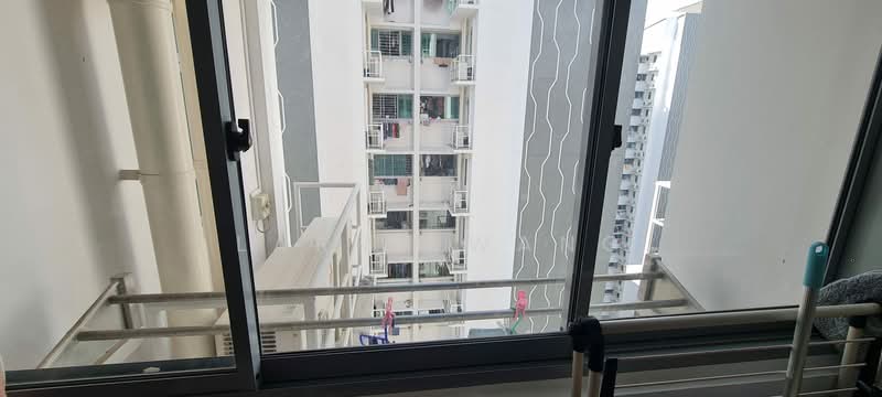 477A Upper Serangoon View, 477A Upper Serangoon View, 3 Bedrooms, 1,022 sqft, HDB Flat For Sale, by Larry Wang, 500147164 - Balcony - PropertyGuru.com.sg