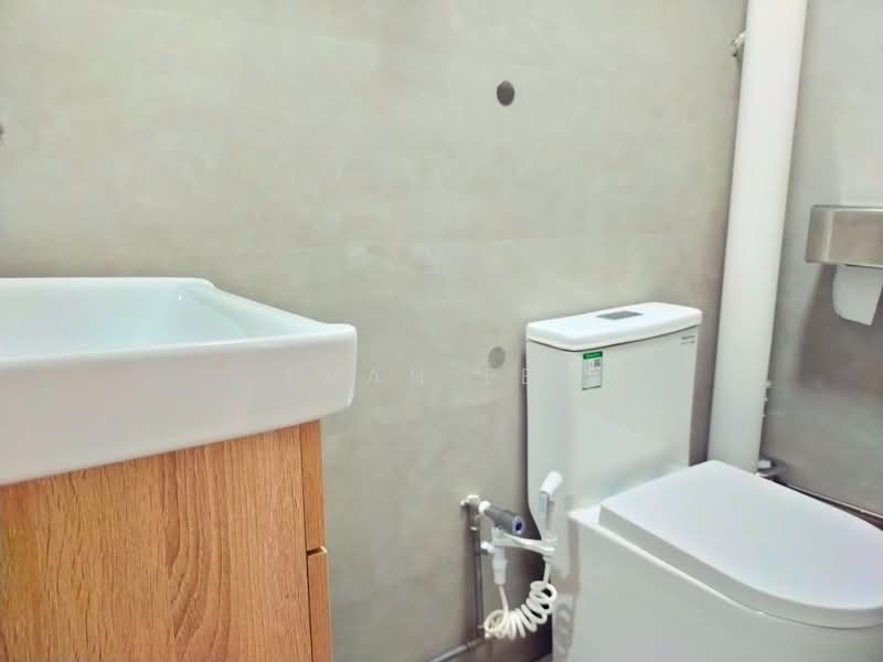 Clementi Park, 010101 Sunset Drive, 2 Bedrooms, 850 sqft, Condominium For Rent, by Evan Lee, 500147167 - Bathroom - PropertyGuru.com.sg
