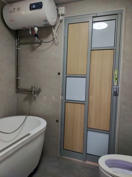 Clementi Park, 010101 Sunset Drive, 2 Bedrooms, 850 sqft, Condominium For Rent, by Evan Lee, 500147167 - Bathroom - PropertyGuru.com.sg