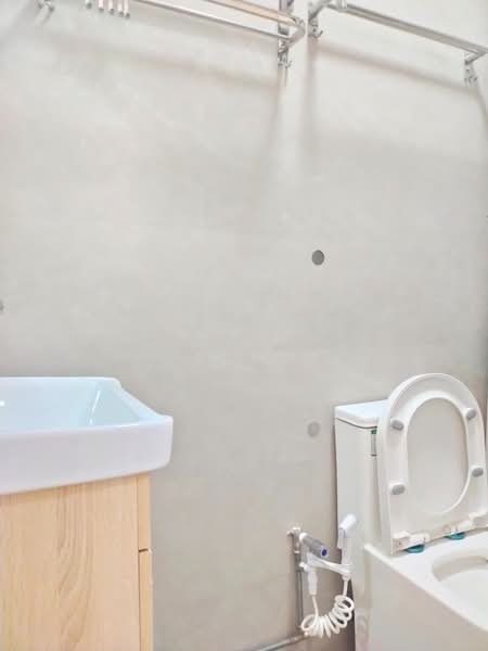 Clementi Park, 010101 Sunset Drive, 2 Bedrooms, 850 sqft, Condominium For Rent, by Evan Lee, 500147167 - Bathroom - PropertyGuru.com.sg