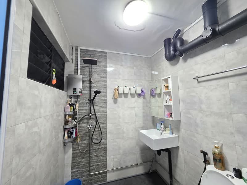 231 Yishun Street 21, 231 Yishun Street 21, 3 Bedrooms, 1,302 sqft, HDB Flat For Sale, by PN. Vijay, 500147171 - Bathroom - PropertyGuru.com.sg