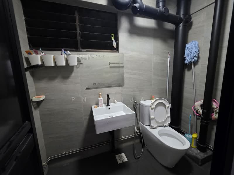 231 Yishun Street 21, 231 Yishun Street 21, 3 Bedrooms, 1,302 sqft, HDB Flat For Sale, by PN. Vijay, 500147171 - Bathroom - PropertyGuru.com.sg