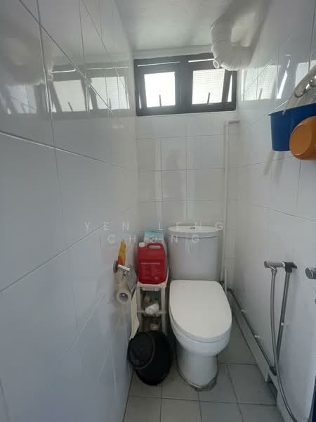 44 Telok Blangah Drive, 44 Telok Blangah Drive, 2 Bedrooms, 700 sqft, HDB Flat For Rent, by Yen Leng Chong, 500147174 - Bathroom - PropertyGuru.com.sg