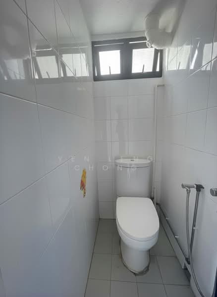 44 Telok Blangah Drive, 44 Telok Blangah Drive, 2 Bedrooms, 700 sqft, HDB Flat For Rent, by Yen Leng Chong, 500147174 - Bathroom - PropertyGuru.com.sg