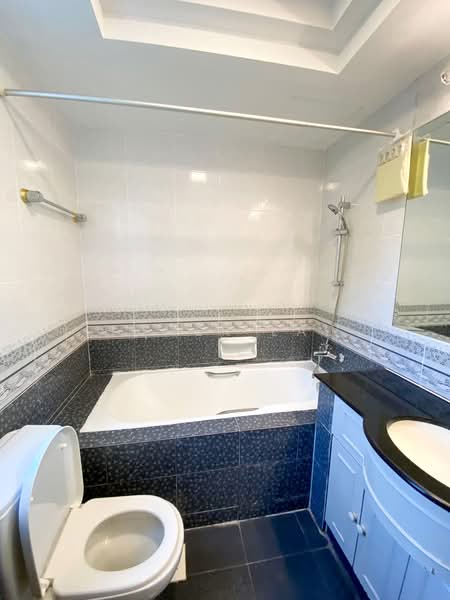 Royal Palm Mansions, 330 Pasir Panjang Road, 3 Bedrooms, 1,238 sqft, Condominium For Rent, by Homer Lau, 500147183 - Bathroom - PropertyGuru.com.sg