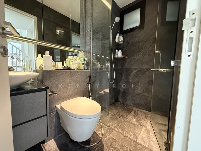 One Duchess, 1 DUCHESS ROAD, Room Rental, 150 sqft, Apartment For Rent, by Kenny Koh, 500147198 - Bathroom - PropertyGuru.com.sg