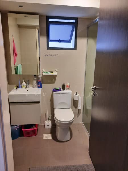 311C Clementi Avenue 4, 311C Clementi Avenue 4, 3 Bedrooms, 850 sqft, HDB Flat For Rent, by Mamta Jain, 500147207 - Bathroom - PropertyGuru.com.sg