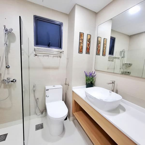 Near Bedok south MRT Master rom for rent, , Room Rental, 150 sqft, Cluster House For Rent, by Wayne Chiam, 500147215 - Bathroom - PropertyGuru.com.sg