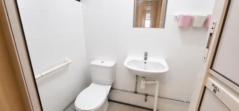 509 Bukit Batok Street 52, 509 Bukit Batok Street 52, Room Rental, 150 sqft, HDB Flat For Rent, by Roza Sure Bagus, 500147217 - Bathroom - PropertyGuru.com.sg