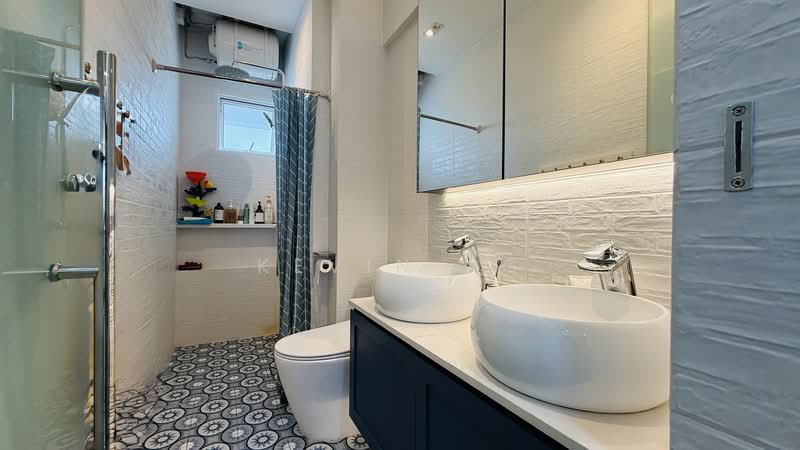 633 Hougang Avenue 8, 633 Hougang Avenue 8, 3 Bedrooms, 1,593 sqft, HDB Flat For Sale, by Kevin Ng, 500147220 - Bathroom - PropertyGuru.com.sg
