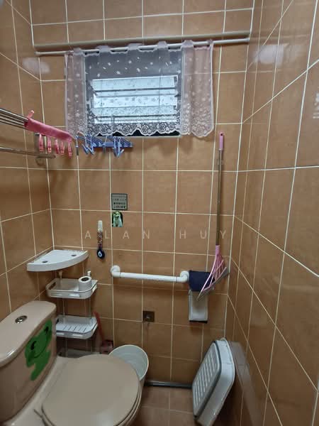 428 Clementi Avenue 3, 428 Clementi Avenue 3, Room Rental, 300 sqft, HDB Flat For Rent, by Alan Huy, 500147227 - Bathroom - PropertyGuru.com.sg