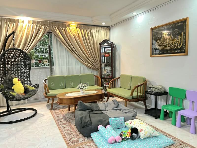 447 Jurong West Street 42, 447 Jurong West Street 42, 3 Bedrooms, 1,108 sqft, HDB Flat For Rent, by Hassan Bin Jaafar, 500147248 - Living Room - PropertyGuru.com.sg